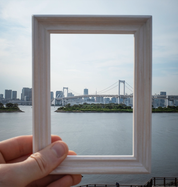 framing-landscape-while-traveling-reliable-and-consistency