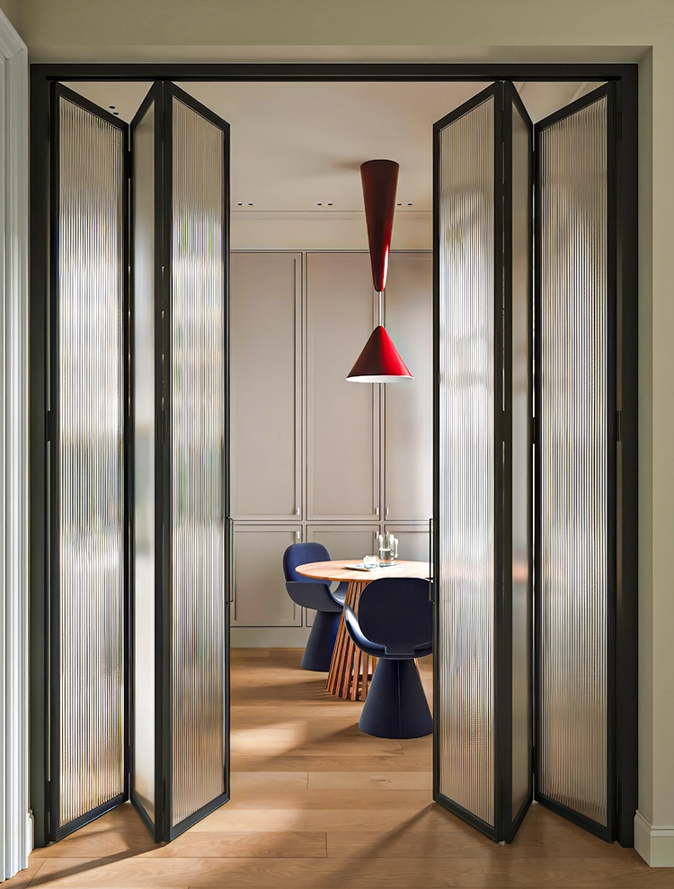 plasotek's-elegant-dining-area-with-stylish-decor-modern-lighting