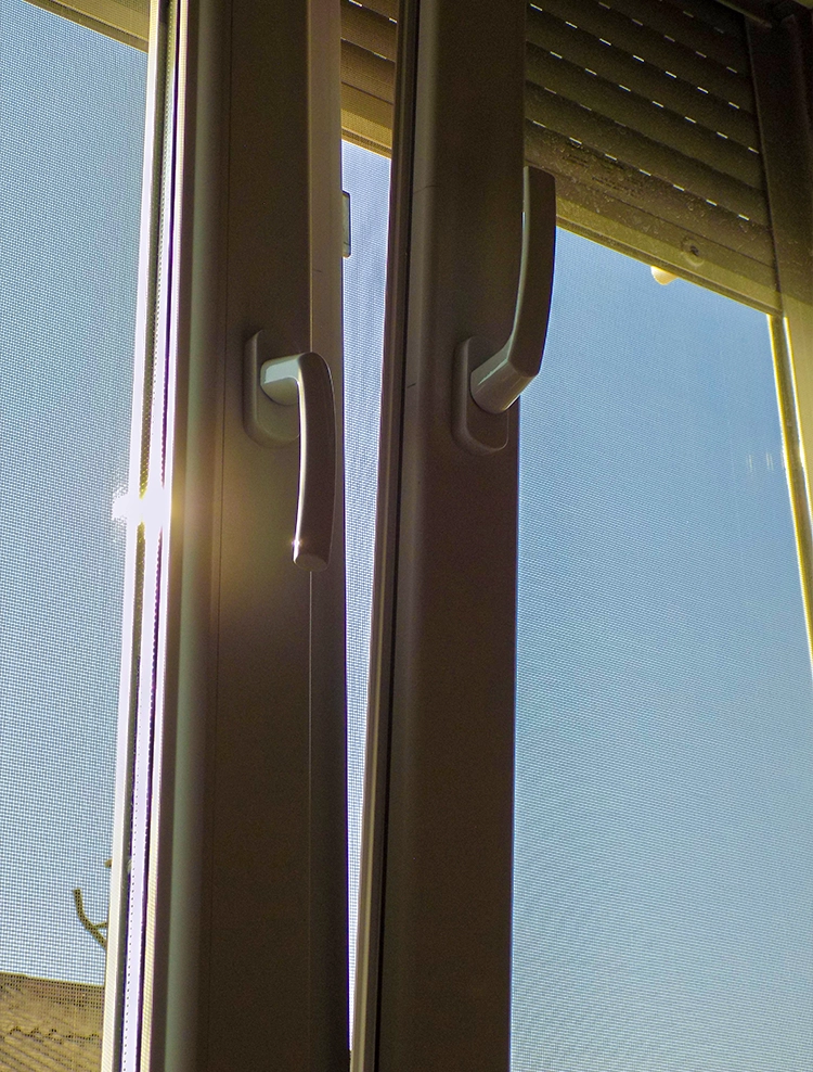 plasotek's-elegant-tilt-turn-door-with-stylish-decor-modern-lighting